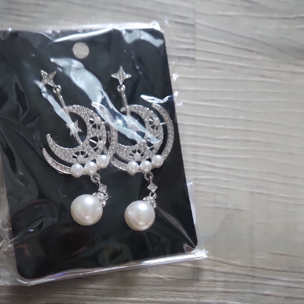 Elegant Silver Moon and Pearl Earrings